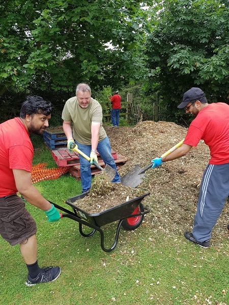 Santander volunteers 2006172 RED